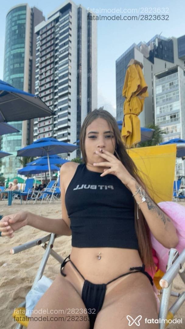 Acompanhante mulher com cabelo castanho de olhos verdes - ísis Amorim
