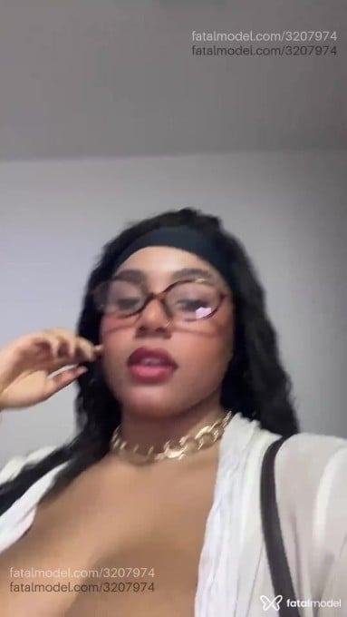 Acompanhante mulher morena (o) de olhos pretos em São Paulo Acompanhante mulher morena (o) de olhos pretos em São Paulo - Bloom