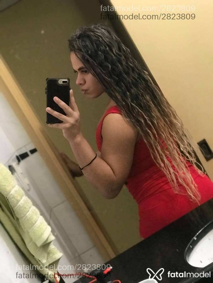 Acompanhante mulher trans com cabelo castanho de olhos castanhos em Porto Alegre - Andreza Bianchini