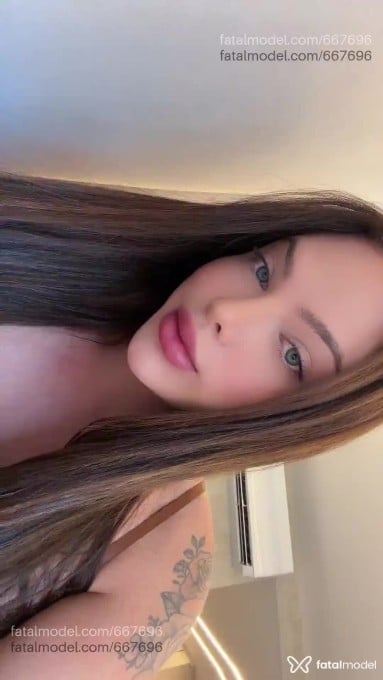 Acompanhante mulher trans com cabelo castanho de olhos azuis em Ijuí - Rafaela Didoné