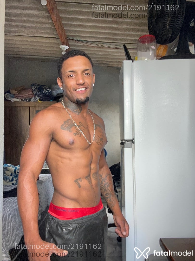 Acompanhante homem morena (o) de olhos pretos em Virtual - Jhony Black