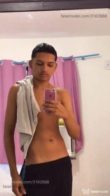 Acompanhante homem com cabelo castanho de olhos castanhos em Duque de Caxias - Kauan