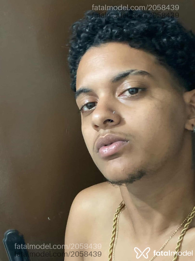 Acompanhante homem trans morena (o) de olhos castanhos em João Pessoa - Ravi