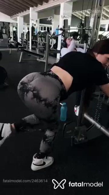 Acompanhante mulher com cabelo castanho de olhos castanhos em Salvador - Japinhaa