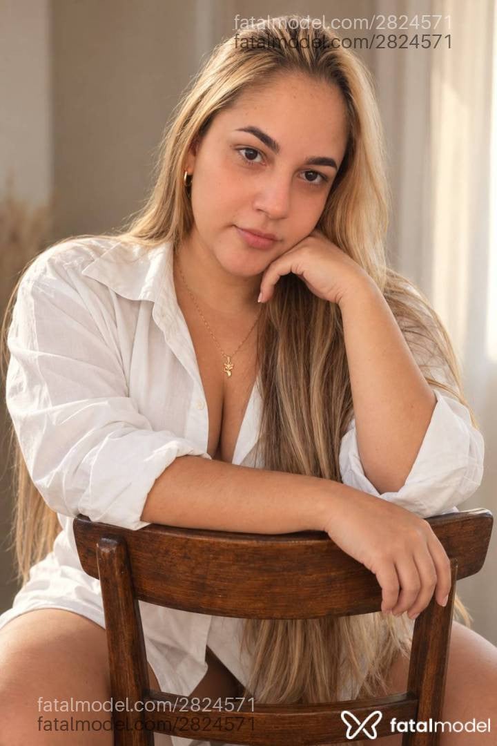 Acompanhante mulher loira (o) de olhos pretos - Vitória