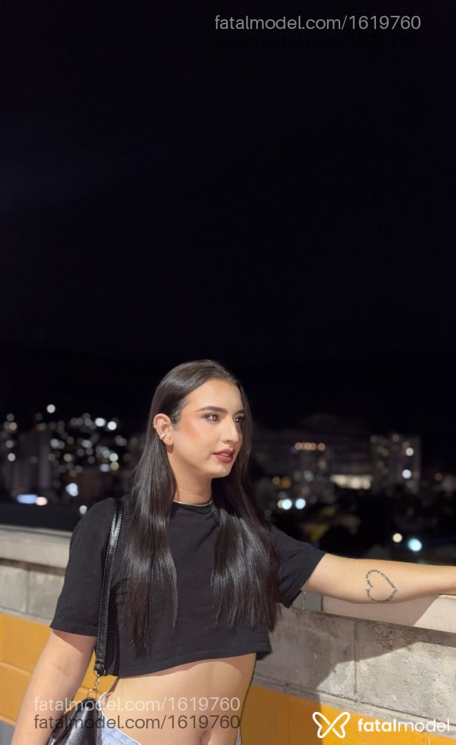 Acompanhante mulher trans com cabelo castanho de olhos castanhos em Rio de Janeiro - Júlia