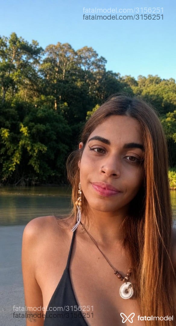 Acompanhante mulher com cabelo castanho de olhos castanhos em São Sebastião - Yasmin