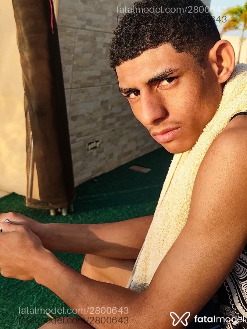 Acompanhante homem morena (o) de olhos castanhos em São José do Rio Preto - Ale VB