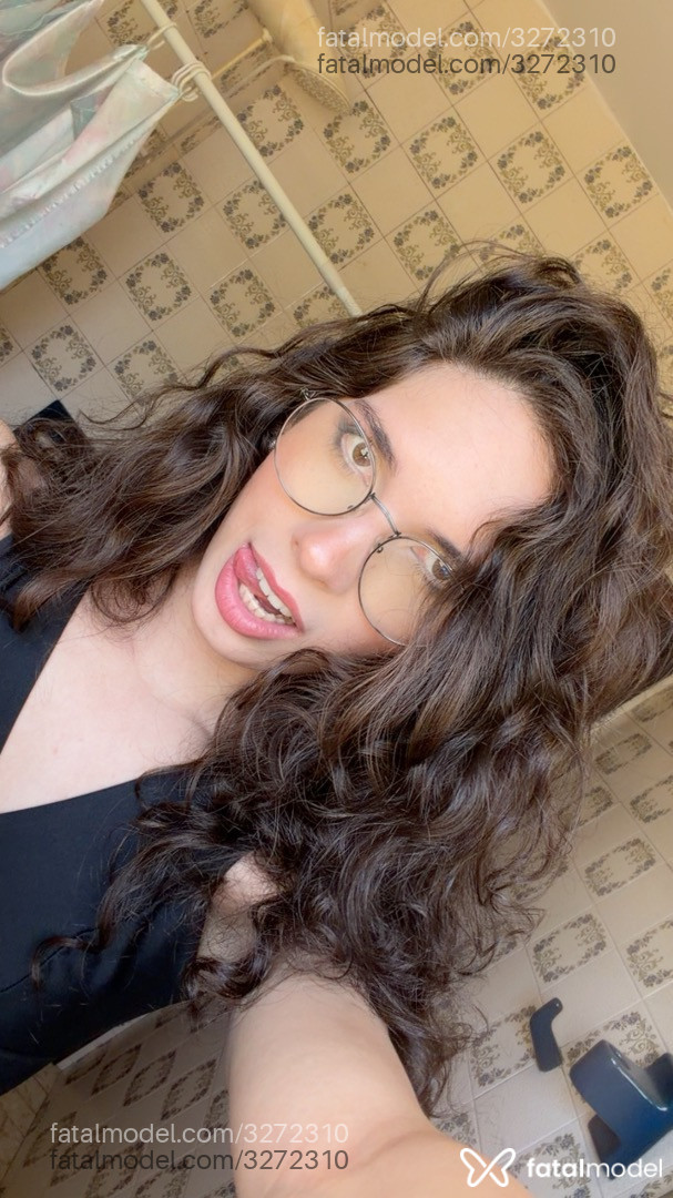 Acompanhante mulher trans com cabelo castanho de olhos mel - Luiza Acompanhante mulher trans com cabelo castanho de olhos mel - Luiza