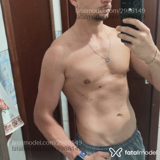 Acompanhante homem com cabelo castanho de olhos verdes - Marcus Vinicius