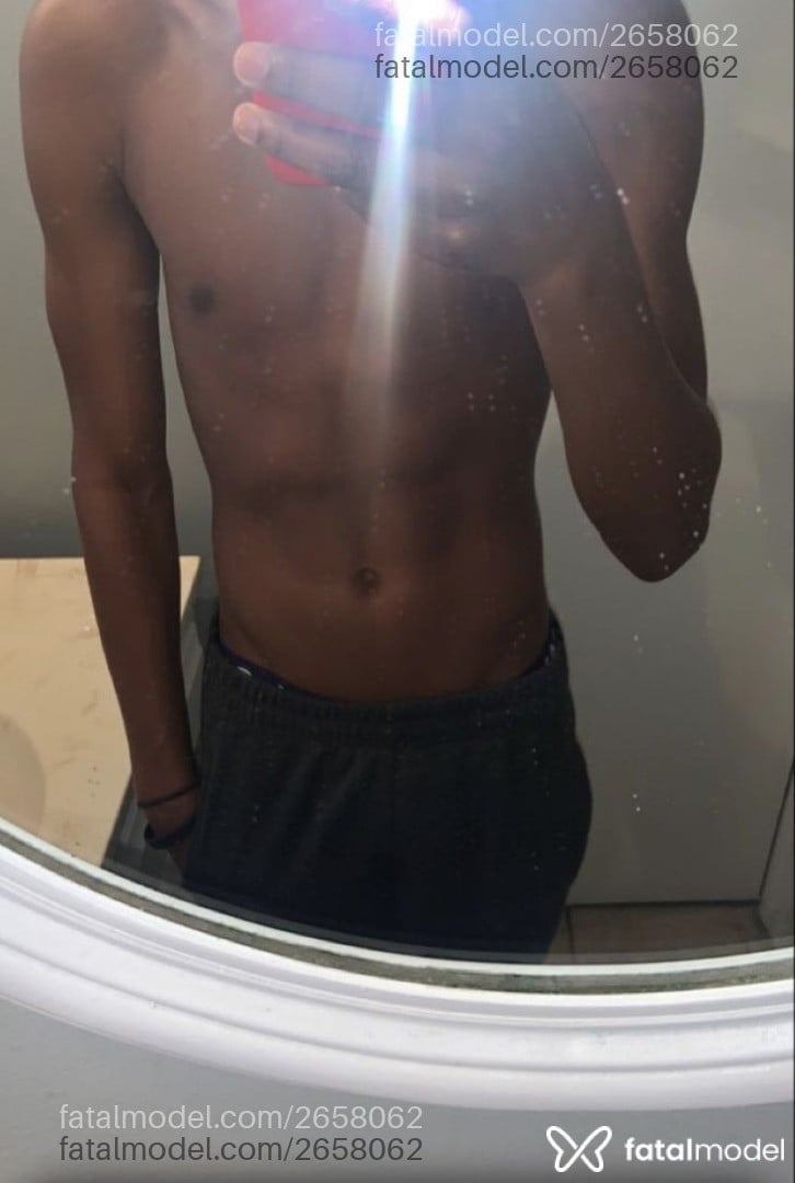 Acompanhante homem morena (o) de olhos pretos - Celo Santos Acompanhante homem morena (o) de olhos pretos - Celo Santos
