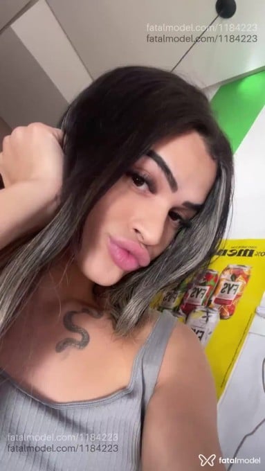 Acompanhante mulher trans morena (o) de olhos castanhos em Patos de Minas Acompanhante mulher trans morena (o) de olhos castanhos em Patos de Minas - Condessa