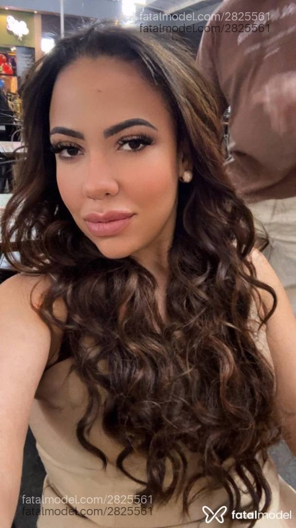 Acompanhante mulher morena (o) de olhos castanhos - Luiza Lunne