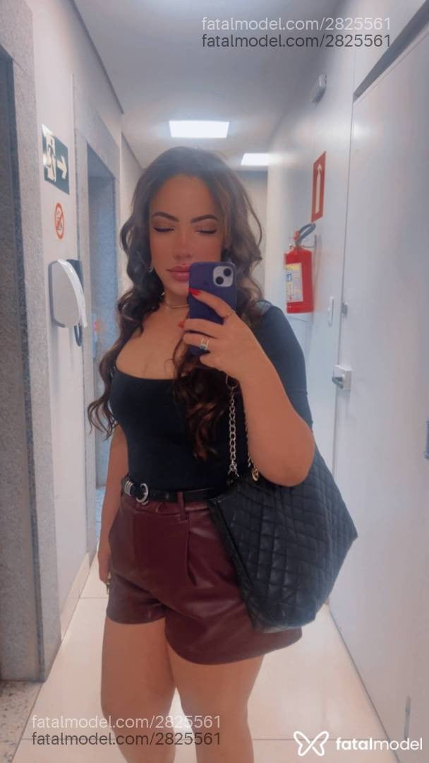 Acompanhante mulher morena (o) de olhos castanhos - Luiza Lunne