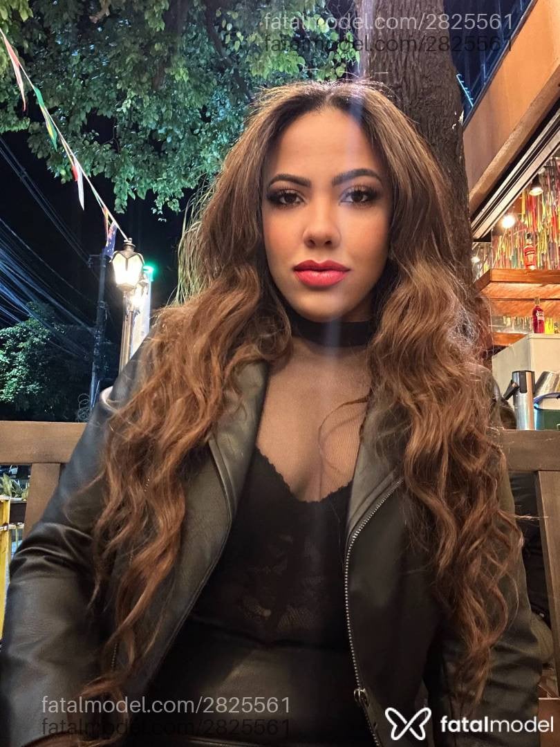 Acompanhante mulher morena (o) de olhos castanhos - Luiza Lunne