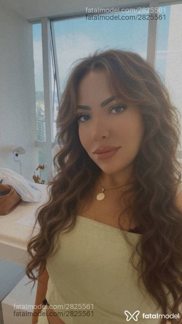 Acompanhante mulher com cabelo castanho de olhos castanhos - Luiza Lunne