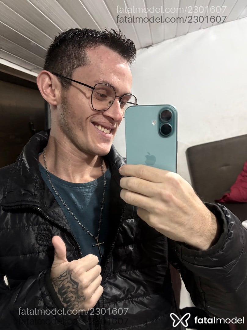 Acompanhante homem com cabelo castanho de olhos castanhos em Imbituva Acompanhante homem com cabelo castanho de olhos castanhos em Imbituva - Pilicano