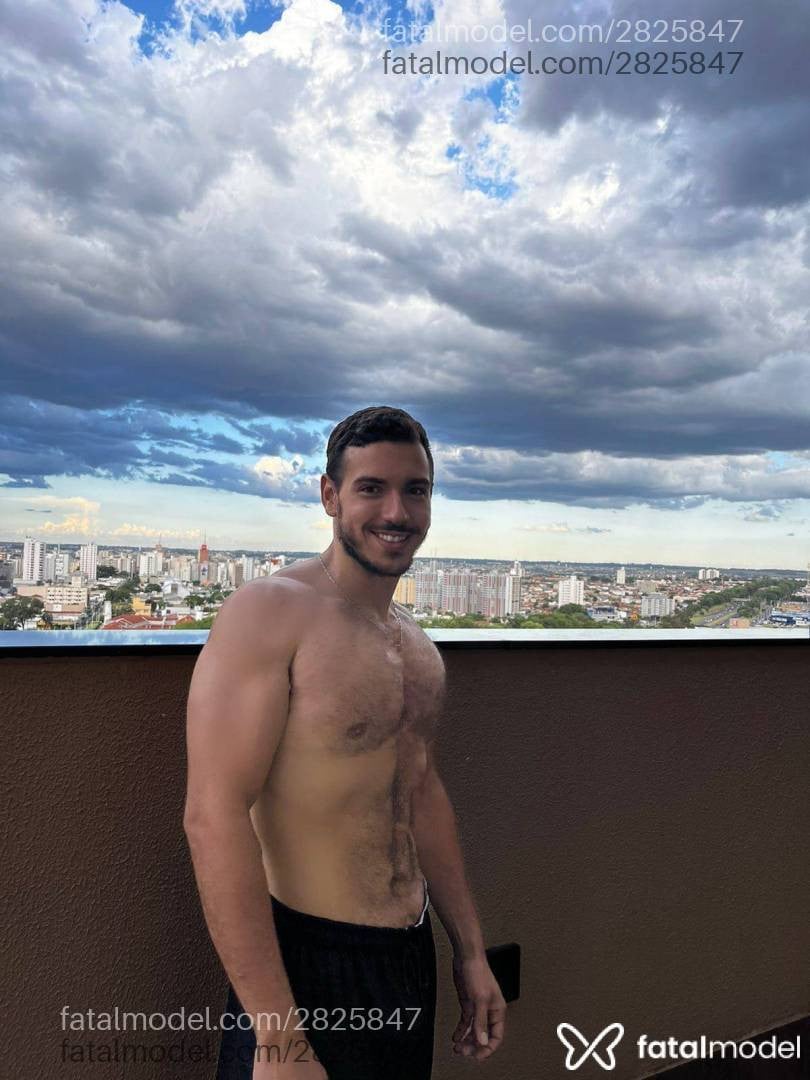 Acompanhante homem com cabelo castanho de olhos castanhos - Gustavo Acompanhante homem com cabelo castanho de olhos castanhos - Gustavo