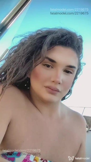 Acompanhante mulher trans com cabelo castanho de olhos castanhos em Varginha Acompanhante mulher trans com cabelo castanho de olhos castanhos em Varginha - Heloísa Victoria