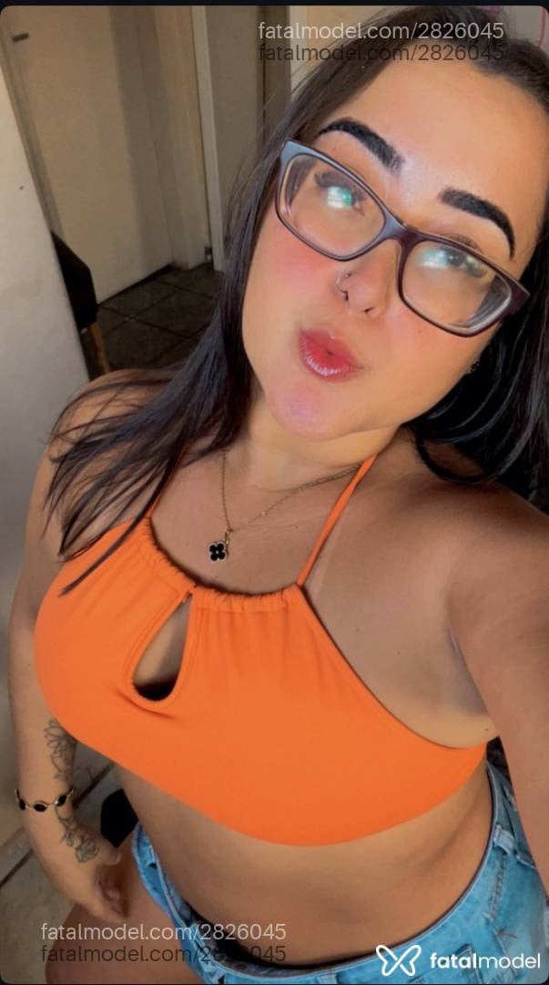 Acompanhante mulher loira (o) de olhos castanhos - Pricila