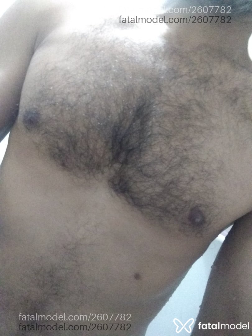 Acompanhante homem com cabelo castanho de olhos castanhos em Virtual - Mecânico