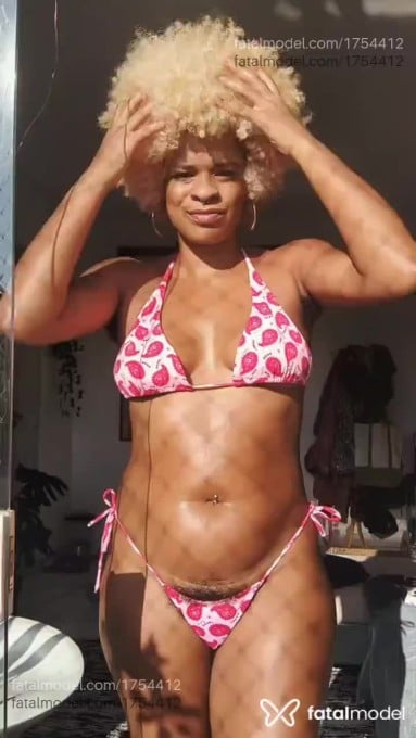 Acompanhante mulher loira (o) de olhos castanhos em São Paulo - Naomi Campos