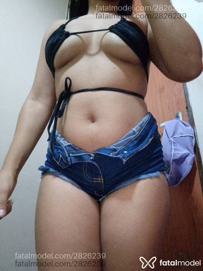 Acompanhante mulher morena (o) de olhos mel - Vivi Khalifa