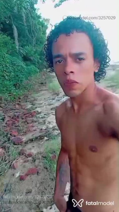 Acompanhante homem com cabelo castanho de olhos pretos em Linhares - Waschington