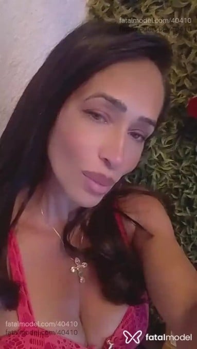 Acompanhante mulher trans com cabelo castanho de olhos verdes em Ubá Acompanhante mulher trans com cabelo castanho de olhos verdes em Ubá - Jheinyfer