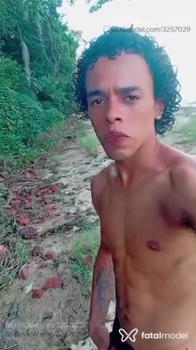 Acompanhante homem com cabelo castanho de olhos pretos em Linhares - Waschington