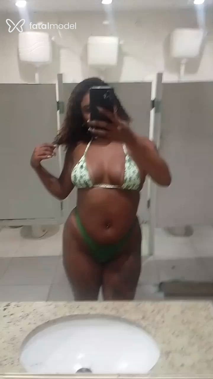 Acompanhante mulher com cabelo castanho de olhos mel - Mel Acompanhante mulher com cabelo castanho de olhos mel - Mel
