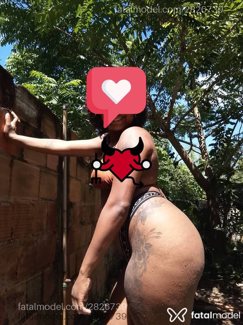 Acompanhante mulher com cabelo castanho de olhos mel - Mel