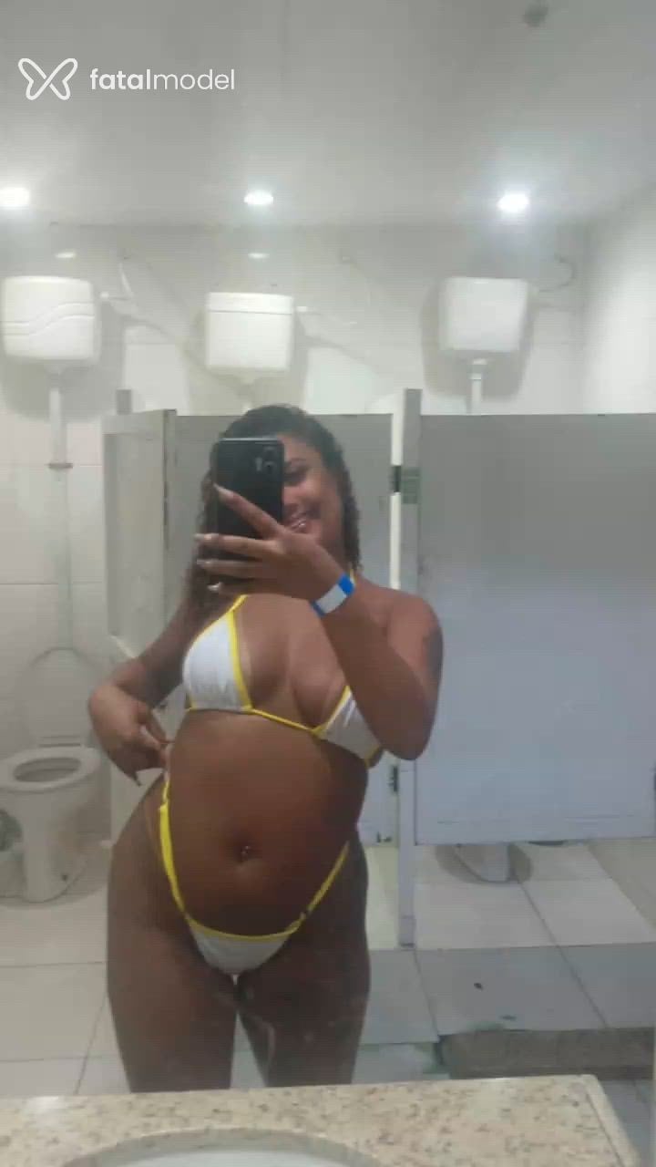 Acompanhante mulher com cabelo castanho de olhos mel - Mel