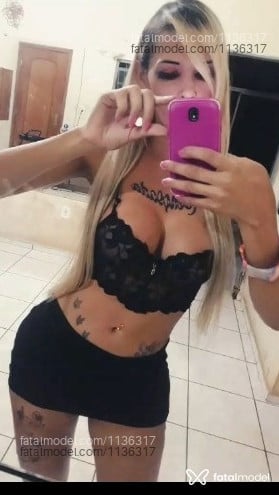 Acompanhante travesti com cabelo colorido de olhos cinza em Primavera do Leste - Lettys