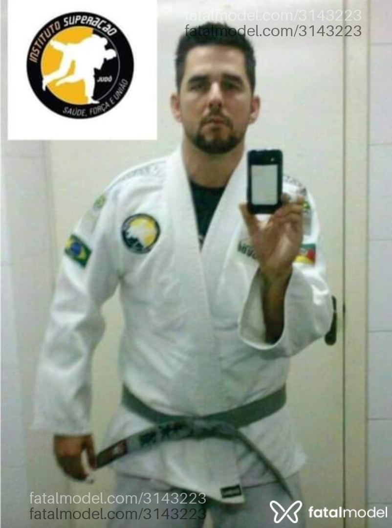 Acompanhante homem morena (o) de olhos castanhos em Porto Alegre - Moraes