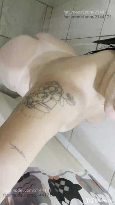 Acompanhante mulher com cabelo castanho de olhos castanhos - Juu