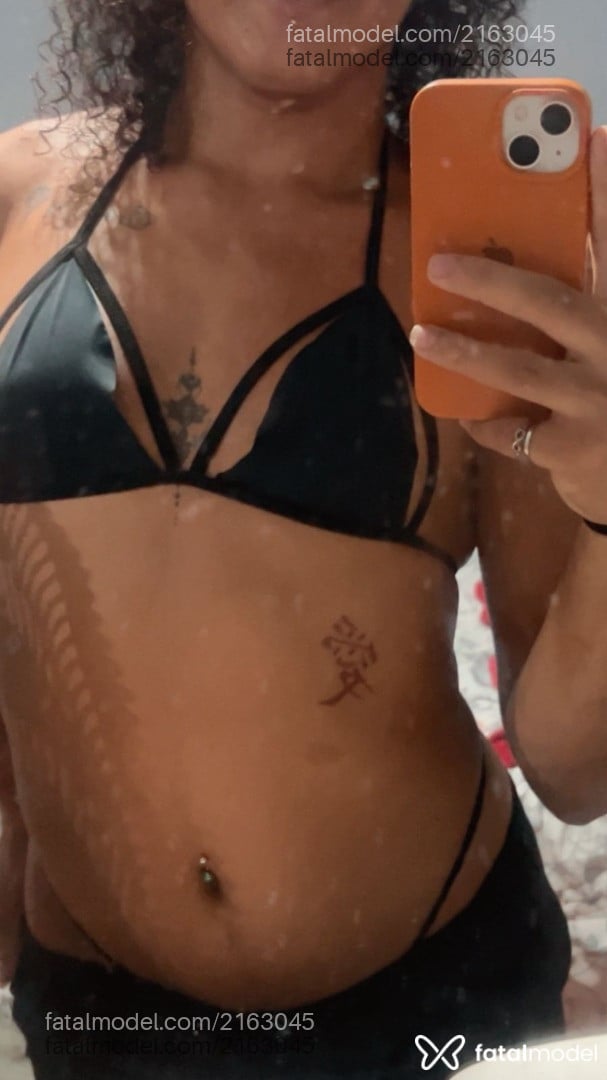 Acompanhante mulher trans com cabelo castanho de olhos castanhos em Maceió - Grazzyelly Hadassa