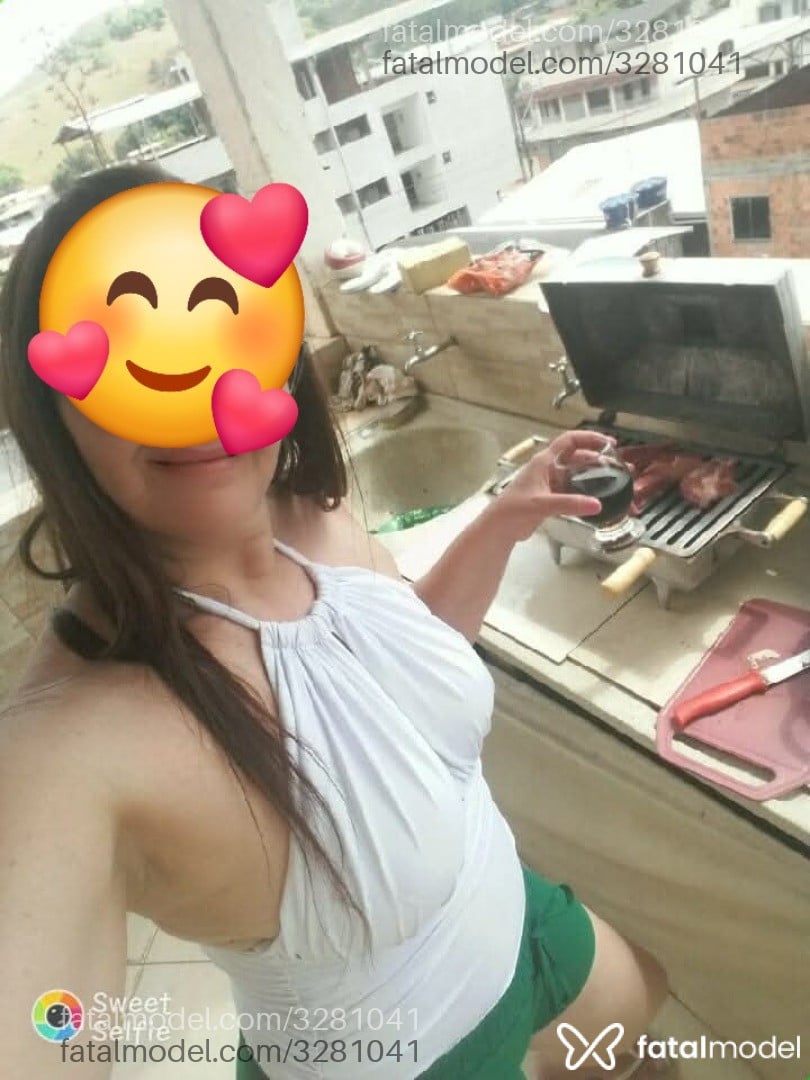 Acompanhante mulher com cabelo castanho de olhos mel em Ipatinga Acompanhante mulher com cabelo castanho de olhos mel em Ipatinga - Aline Montenegro