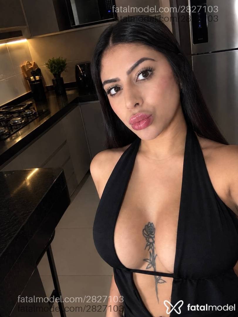 Acompanhante mulher morena (o) de olhos castanhos - Camila Isadora