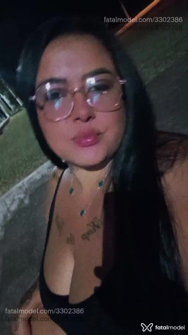 Acompanhante mulher morena (o) de olhos mel - Morena