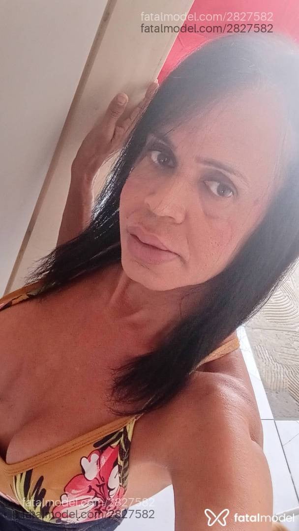 Acompanhante mulher trans morena (o) de olhos castanhos - Gisele