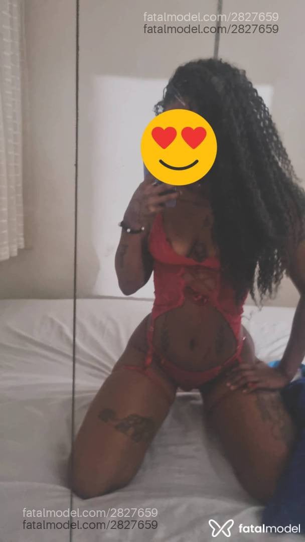 Acompanhante mulher com cabelo castanho de olhos mel - Julinhaquente