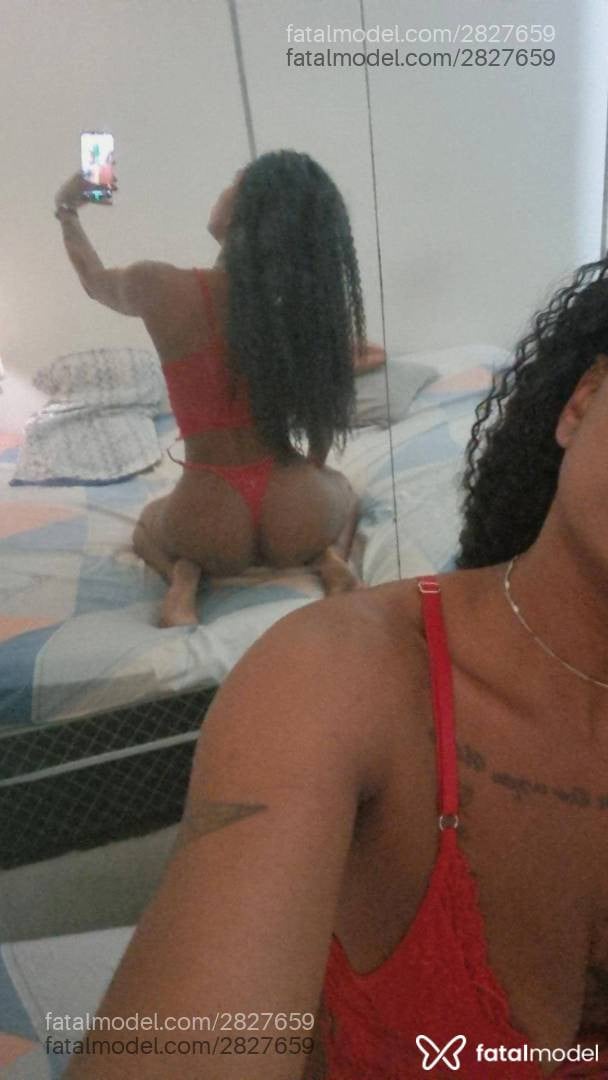 Acompanhante mulher com cabelo castanho de olhos mel - Julinhaquente