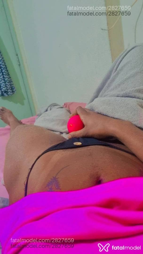 Acompanhante mulher com cabelo castanho de olhos mel - Julinhaquente