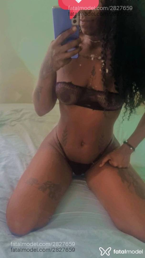 Acompanhante mulher com cabelo castanho de olhos mel - Julinhaquente