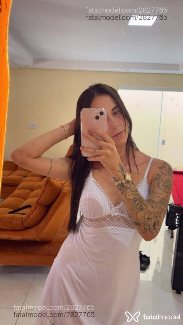 Acompanhante mulher com cabelo castanho de olhos castanhos - Mirella