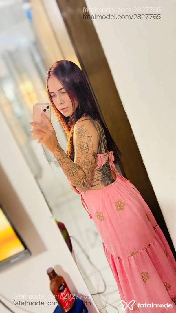 Acompanhante mulher com cabelo castanho de olhos castanhos - Mirella