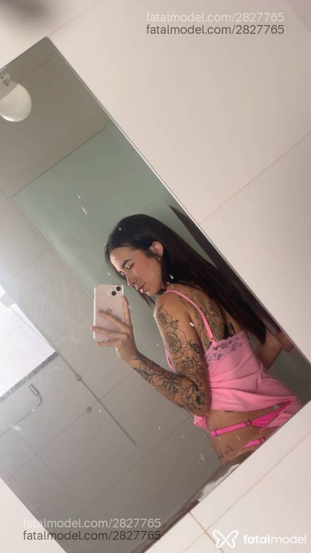 Acompanhante mulher com cabelo castanho de olhos castanhos - Mirella