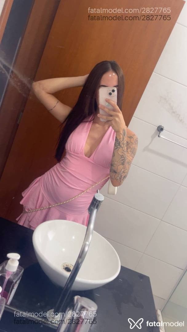 Acompanhante mulher com cabelo castanho de olhos castanhos - Mirella