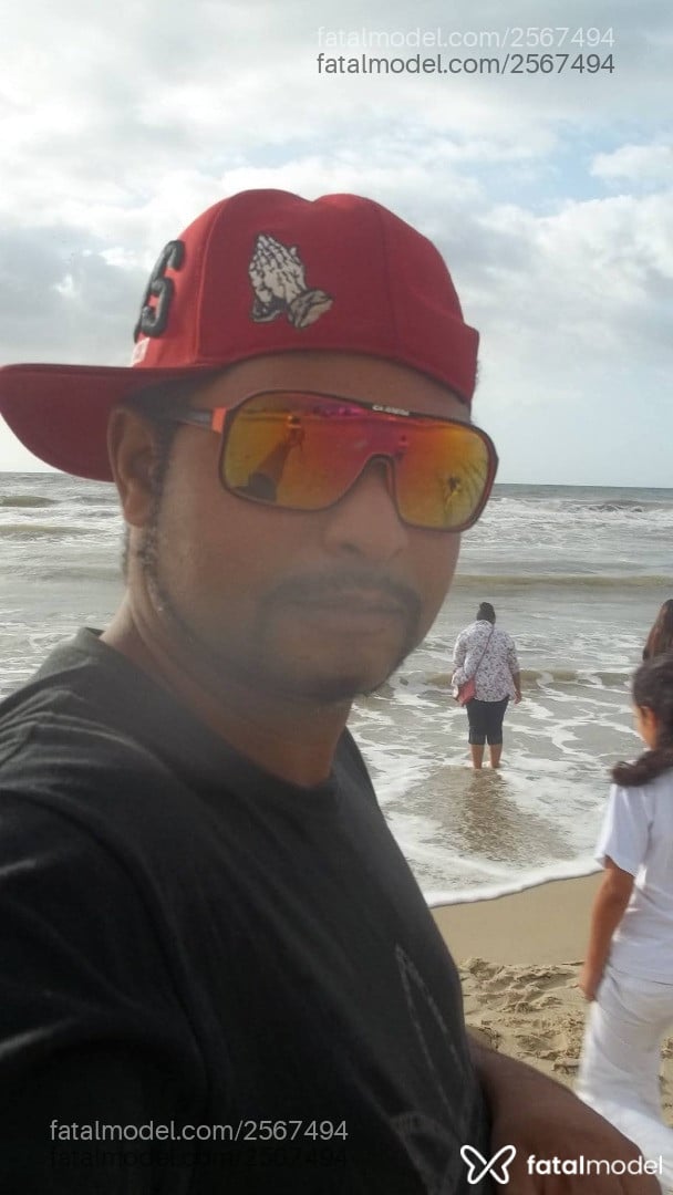 Acompanhante homem sem cabelo de olhos pretos em Santa Cruz do Sul Acompanhante homem sem cabelo de olhos pretos em Santa Cruz do Sul - Baiano